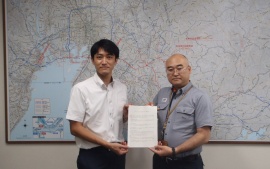 2022.8.10　中日本高速道路株式会社 豊田保全・サービスセンター様と「災害時における応急復旧業務の協力に関する確認書」（災害応援協定）を締結しました。